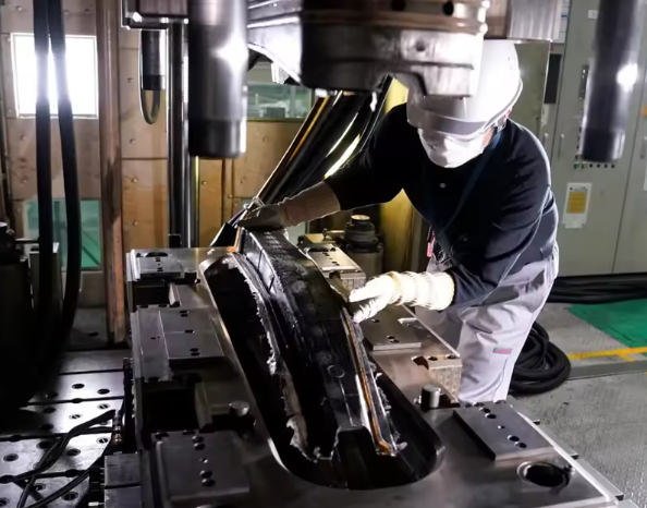 Raw carbon fiber preparation